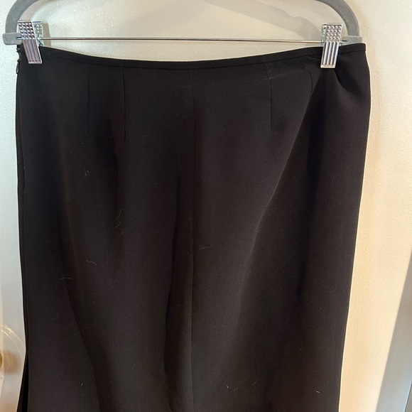 Le Suit red and black pattern skirt suit - Picture 3 of 3